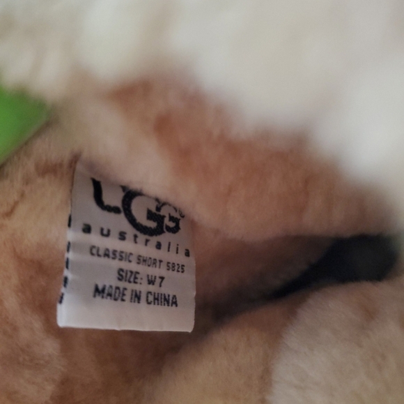 UGG Classic Short Boots size 7 - Picture 8 of 9